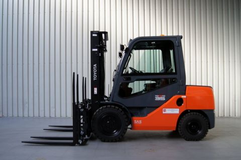 Toyota - 52-8FDJF35